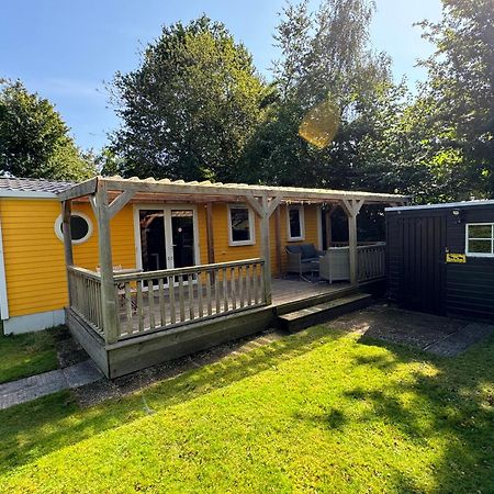 Ruime 5-Persoons Chalet Aan Het Bergumermeer Suameer Eksteriør billede