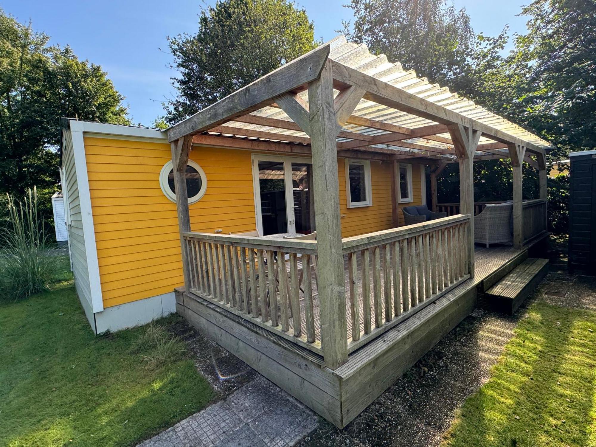 Ruime 5-Persoons Chalet Aan Het Bergumermeer Suameer Eksteriør billede